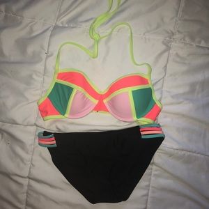 Bathing suit 2 tops 1 bottom